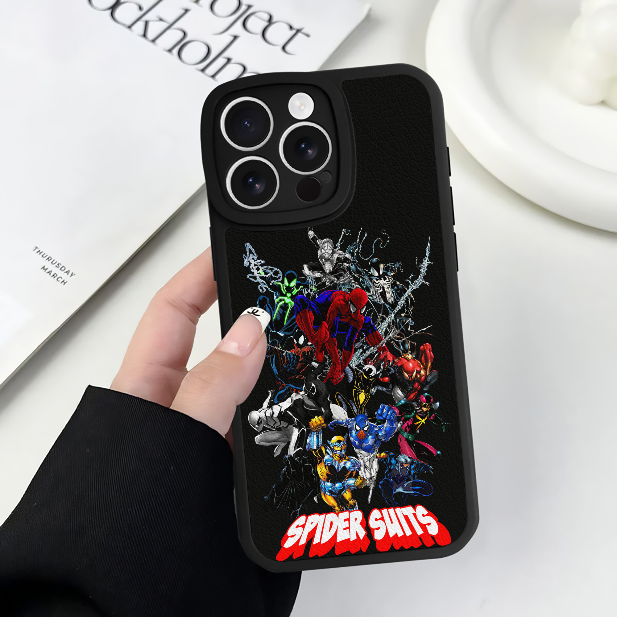 Spider Man スパイダーマン 【iPhone 16シリーズ対応】シリコンスマホケース（レザー調） 材質：シリコン